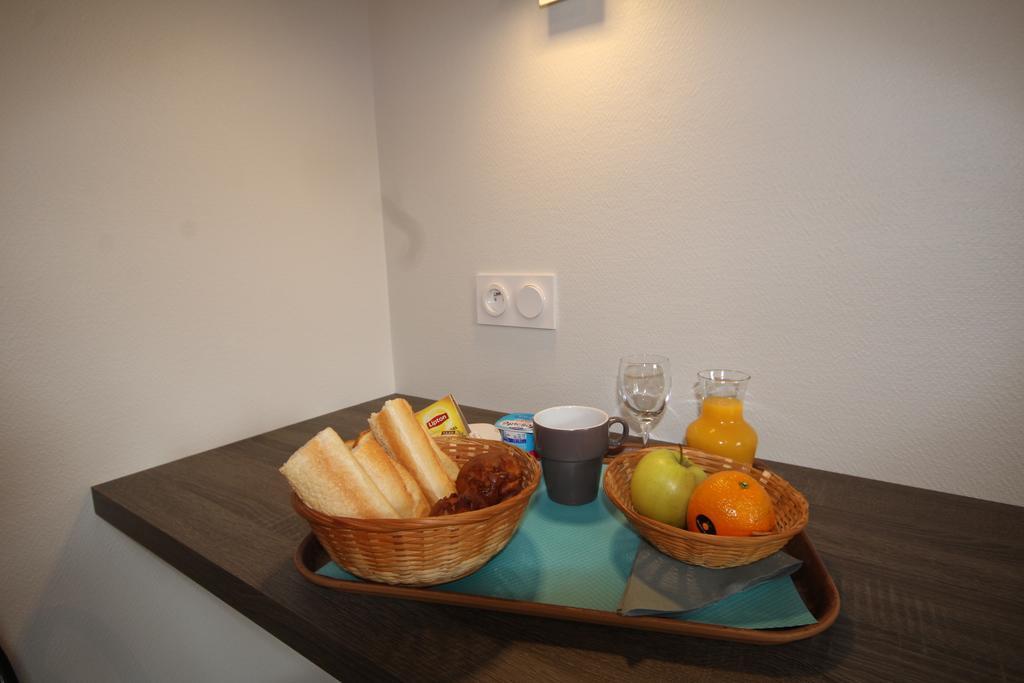 Logis Hotel Restaurant Auberge De La Cloche Le Theil-sur-Huisne المظهر الخارجي الصورة