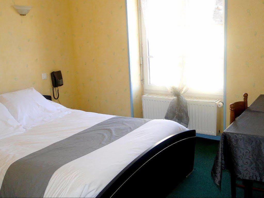 Logis Hotel Restaurant Auberge De La Cloche Le Theil-sur-Huisne المظهر الخارجي الصورة