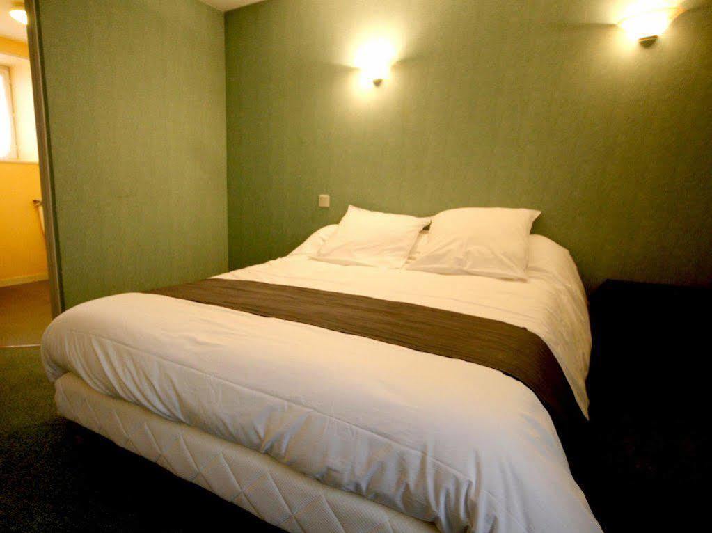 Logis Hotel Restaurant Auberge De La Cloche Le Theil-sur-Huisne المظهر الخارجي الصورة