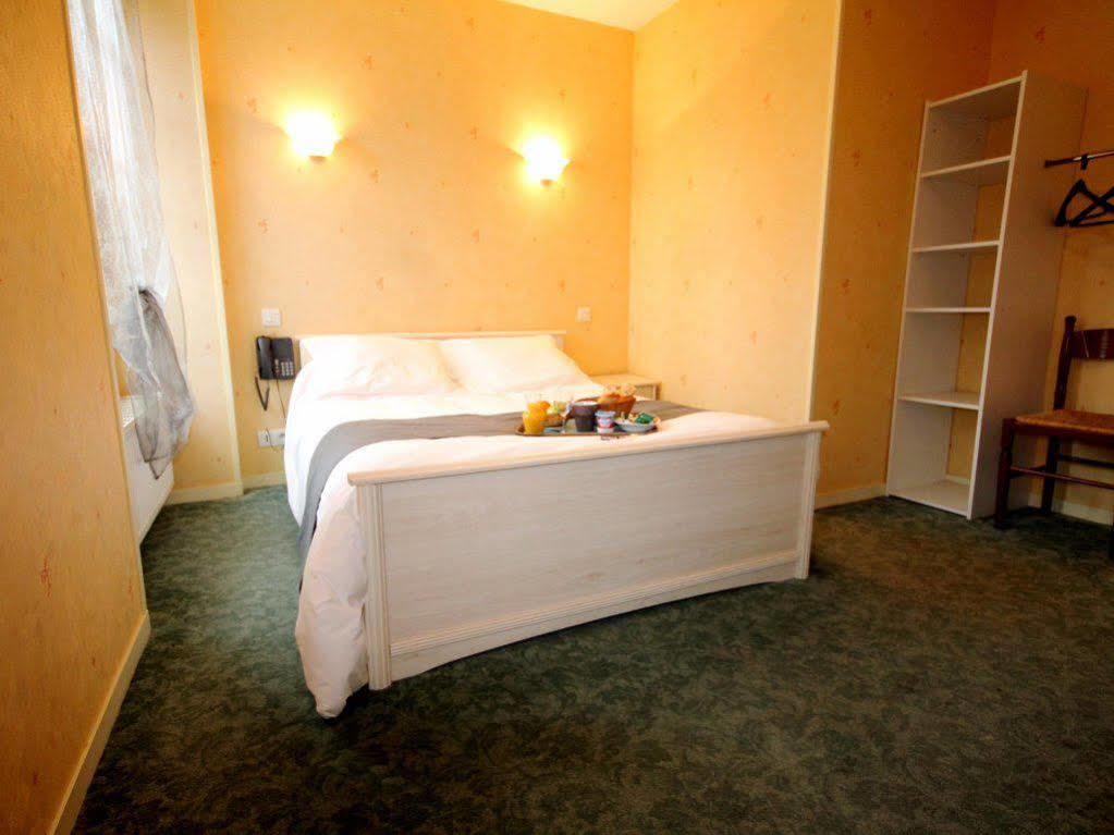 Logis Hotel Restaurant Auberge De La Cloche Le Theil-sur-Huisne المظهر الخارجي الصورة
